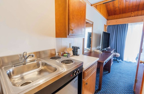 Old Orchard Beach Hotel | Waves Oceanfront Resort