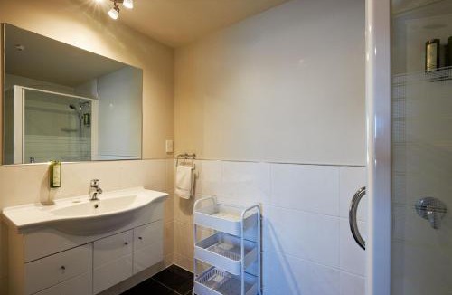 Kaikoura Apartment | Waves on the Esplanade