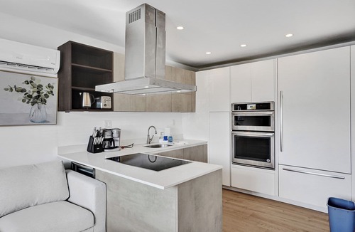 North Beach Apartment | Waves on Walnut