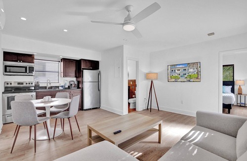 North Beach Apartment | Waves on Walnut