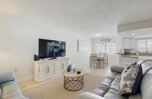 St. Pete Beach House | Waves Unit 2