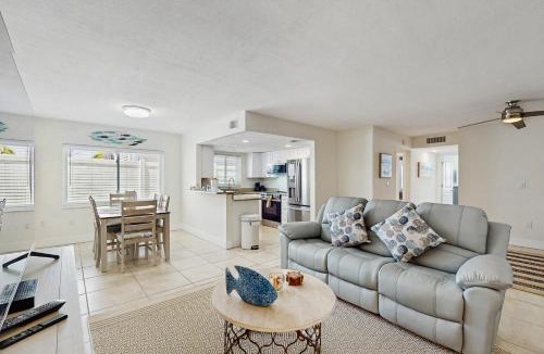 St. Pete Beach House | Waves Unit 2