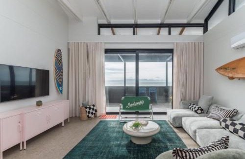Redhill Apartment | Wavescapes Retro Penthouse