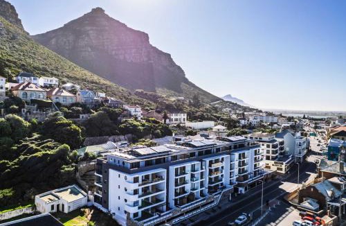 Redhill Apartment | Wavescapes Retro Penthouse