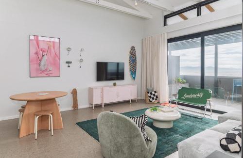 Redhill Apartment | Wavescapes Retro Penthouse