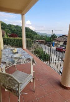 Bagnone Apartment | Wayne's house, a short walk to the waterfalls