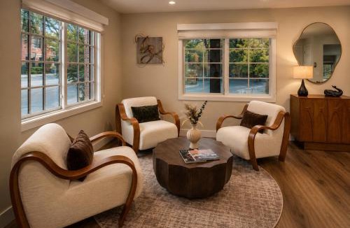 Golden Rectangle Hotel | Wayside Inn