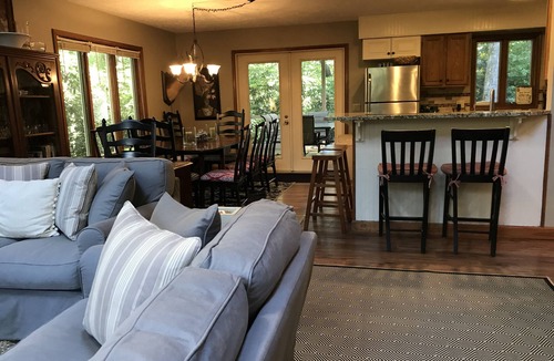 Pocono Pines House | WE HAVE TEMPORARY MEMBERSHIPS! HIKE! EXPLORE! SHOP! WINE TASTE! HUNT ANTIQUES!