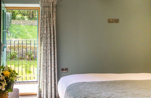 Millhouse Green Cottage | Weavers Cottage - sleeps 8 guests in 4 bedrooms