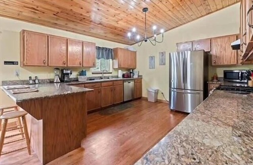 Spring Valley Cabin | Webbel Alliance Basecamp - Galactic Lake Views, Hot Tub, WiFi, Family Adventures