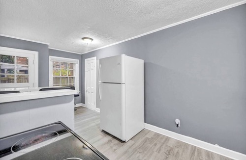 Highland Square House | Weber Duplex House Lower Unit Near Highland Square