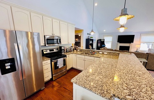 South Haven House | Webster Cottage l One Block to Beach l Cozy, Updated Home on Wooded Cul-de-Sac