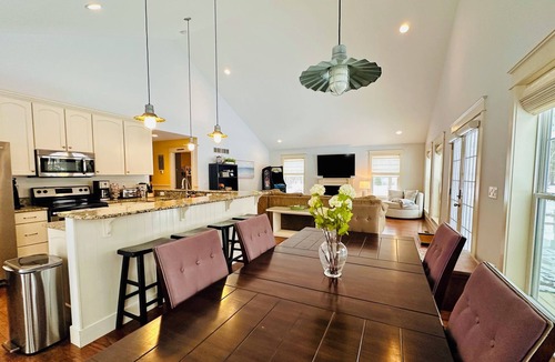 South Haven House | Webster Cottage l One Block to Beach l Cozy, Updated Home on Wooded Cul-de-Sac