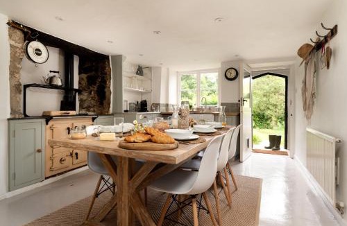 Heligan House | Weeke Brook - Quintessential thatched luxury Devon cottage
