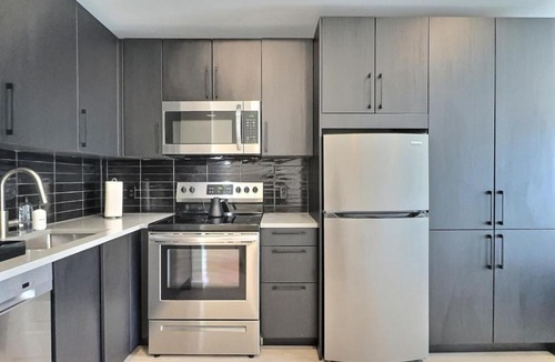 Five Points South Apartment | Weekend Base, Walk to Stadium and Great Eats
