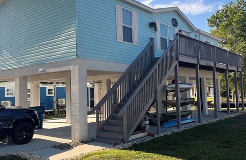 Weeki Wachee Gardens House | Weeki Wachee 3BR Private Dock, Kayak, Fish & Boat, Trailer Parking, Sleeps 6