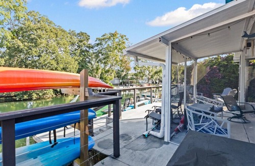 Weeki Wachee Gardens House | Weeki Wachee Canal Home Private Dock Kayaks AND River Adventure