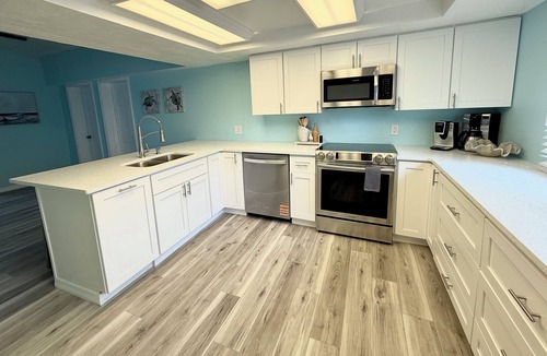 Weeki Wachee Gardens House | Weeki Wachee Crystal blue Springs river house with Kayaks