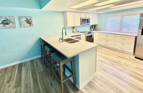 Weeki Wachee Gardens House | Weeki Wachee Crystal blue Springs river house with Kayaks