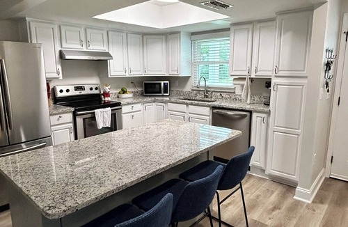 Spring Hill House | Weeki Wachee & Gulfcoast Gem ~ Private heated pool! Pet friendly!