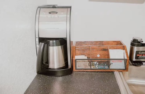 Spring Hill Apartment | Weeki Whisper Guest House