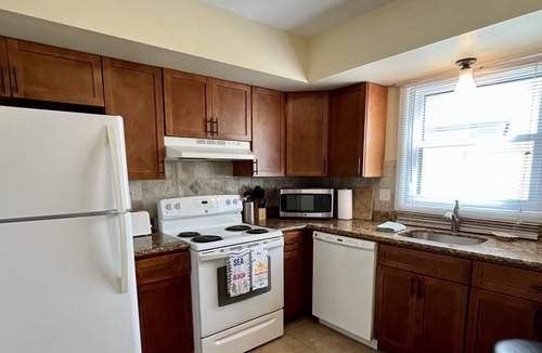 Brigantine House | WEEKLY JULY Discounts. BEACH BLOCK 2 bedroom town house. Rare availability