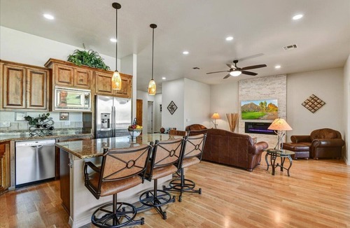 Desert View House | WEEKLY & MONTHLY DISCOUNTS! Resort Style Executive Home On 1.25 Acres