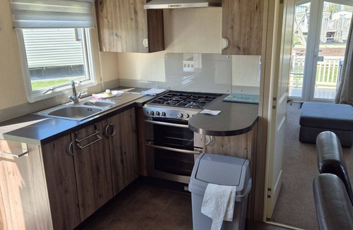 Camber House | Weeping Willow - 3 bedrooms with decking sleeps 8