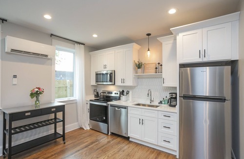 South Nashville House | WeHo 3 Story Townhome 3 of 4 w/Balcony WALKABLE! 8 mins drive to BRDWY!