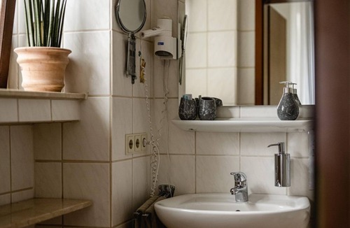 Schweich Bed & Breakfast | Weinatrium Wallerath OHG - double room with shower and toilet