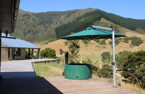 Waitaria Bay Cabin | Weka Cottage