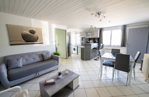 Chatillon-sur-Chalaronne Apartment | Welcome to Le Cocon Châtillonais apartment in the center of Châtillon sur Chalaronne