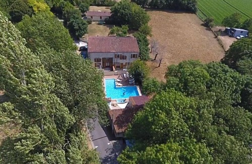 Saint-Pierre-de-Juillers Cottage | 🏡 Welcome to Cygne Cottage at Les Vallaies 🌞💦