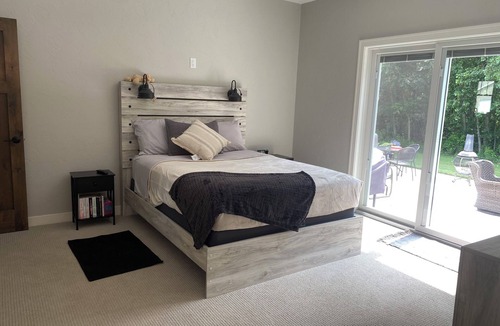 Butte Des Morts House | Welcome 2026 EAA travelers! Charming 3-bedroom house in Oshkosh with WiFi, AC