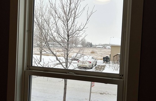 Coaldale House | Welcome - Available for booking 1Bed 2Bath comfortable Coaldale Home.