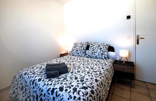 Vert-le-Grand Apartment | Welcome Home