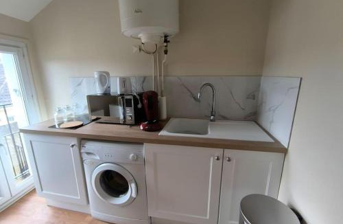 Chateauroux Apartment | Welcome Home Parking, terrasse
