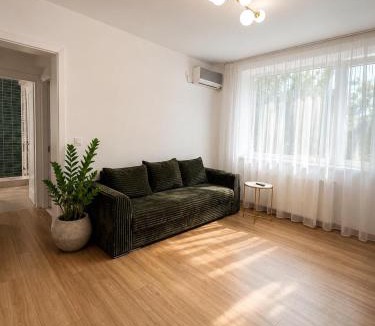 Husi Apartment | Welcome Home RAA