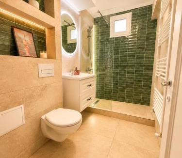 Husi Apartment | Welcome Home RAA