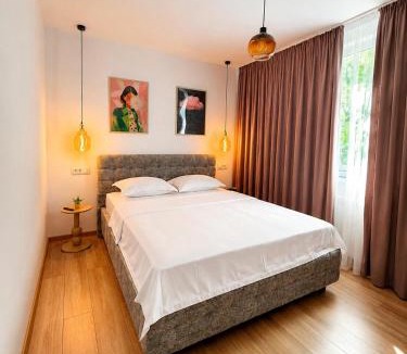 Husi Apartment | Welcome Home RAA