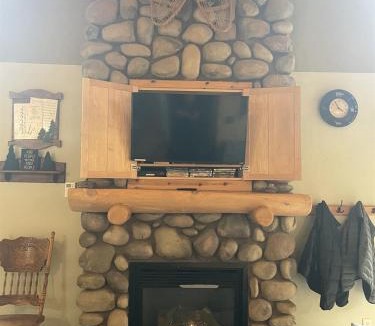 Island Park Apartment | Welcome INN - Cozy family cabin in Island Park ID