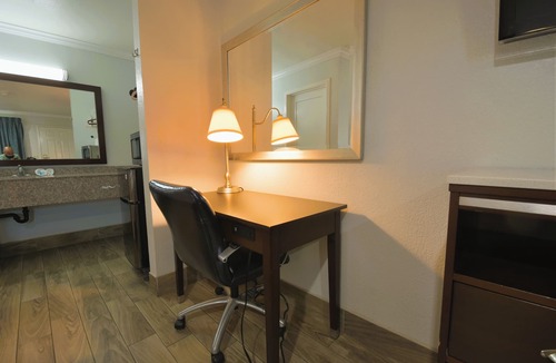 Corona Hotel | Welcome Inn