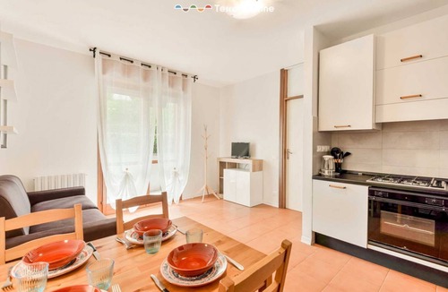 Santo Stefano di Magra Apartment | Welcome to LunaMare, your ideal retreat in Ponzano Magra!A cozy apartment perfect for a relaxing holiday.The bright and carefully furnished apartment offers:🛏️ 1 double bedroom🍽️ Equipped kitchenette🛋️ Comfortable living room with TV and r