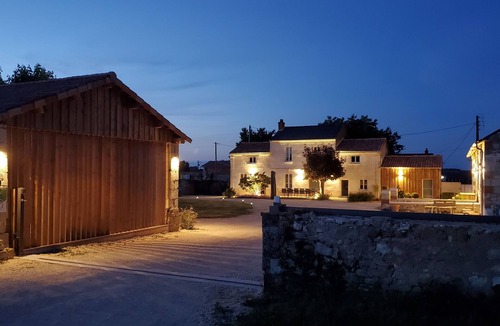 Saint-Macaire-du-Bois House | Welcome to Domaine de Brignon, family-run B&B in a former winegrowing farmhouse