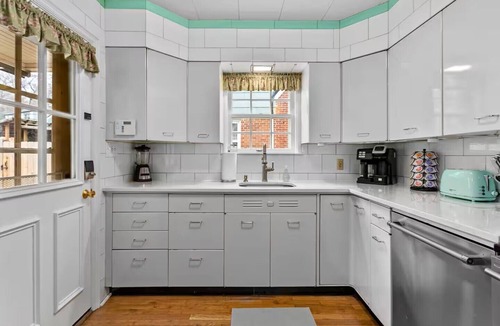 South Kansas City House | Welcome to Brookside Mod Cottage: 4BR with patio - walkable and family friendly