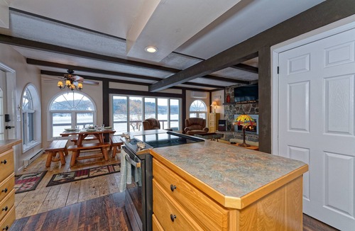 Hadley House | Welcome to Ledgerock, A 3-bedroom Lake Front house on The Great Sacandaga Lake.