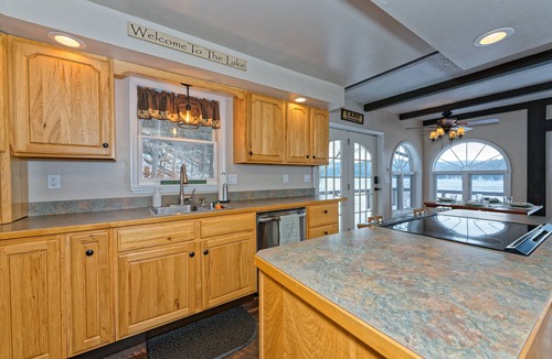 Hadley House | Welcome to Ledgerock, A 3-bedroom Lake Front house on The Great Sacandaga Lake.