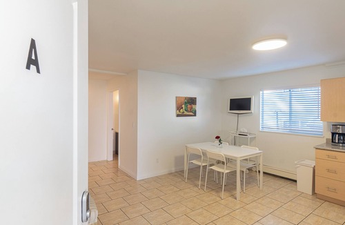 Burnaby House | Welcome to Main floor 2 Bedrooms Suite A &10 minute walk from Metrotown Mall