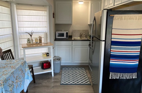 Eugene House | Welcome to Piccolo Cottage! Located in a quiet residential area,