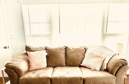 Hamilton Apartment | Welcome to Rose-Quilt Town, USA!